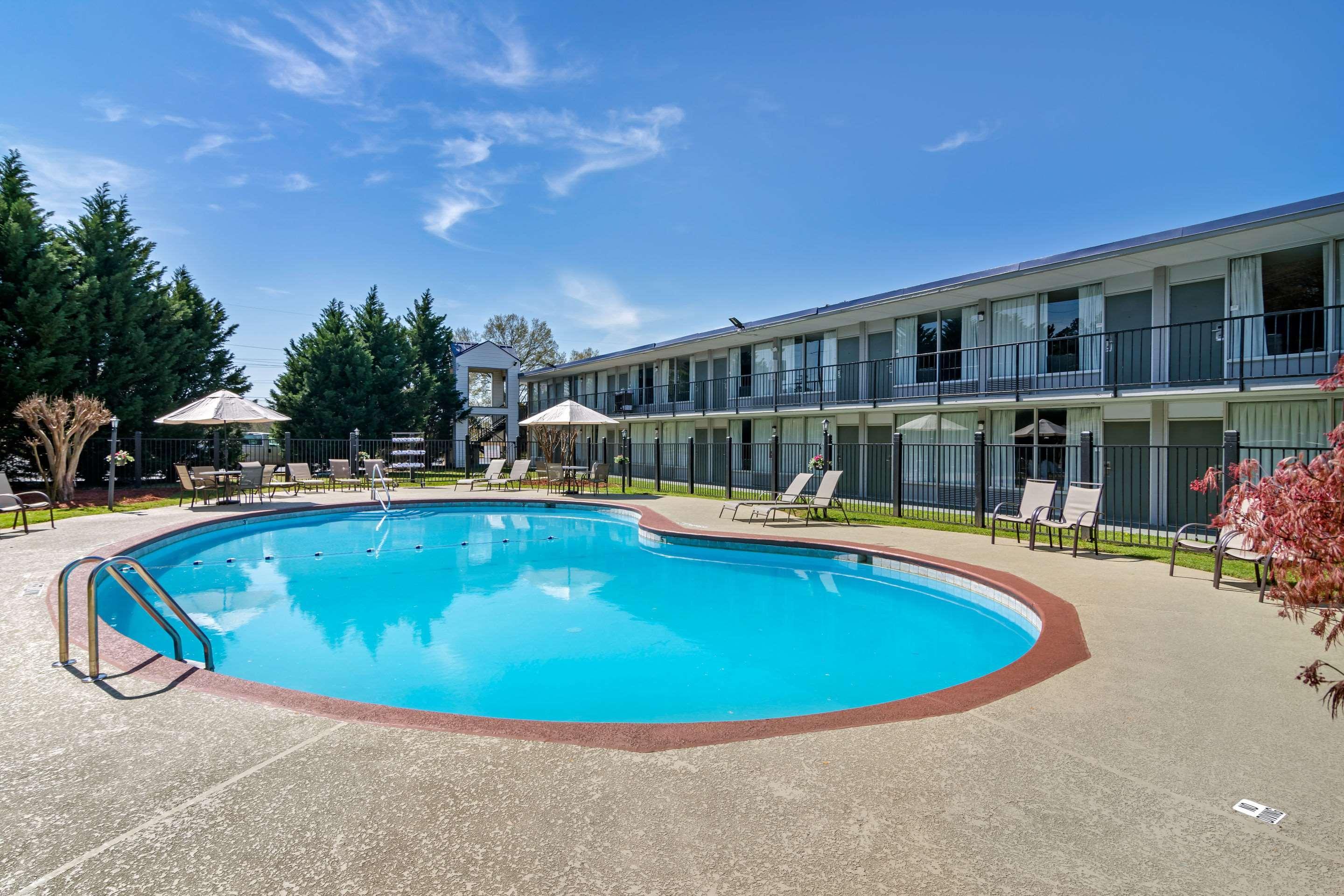 Quality Inn & Suites Cartersville Exterior photo