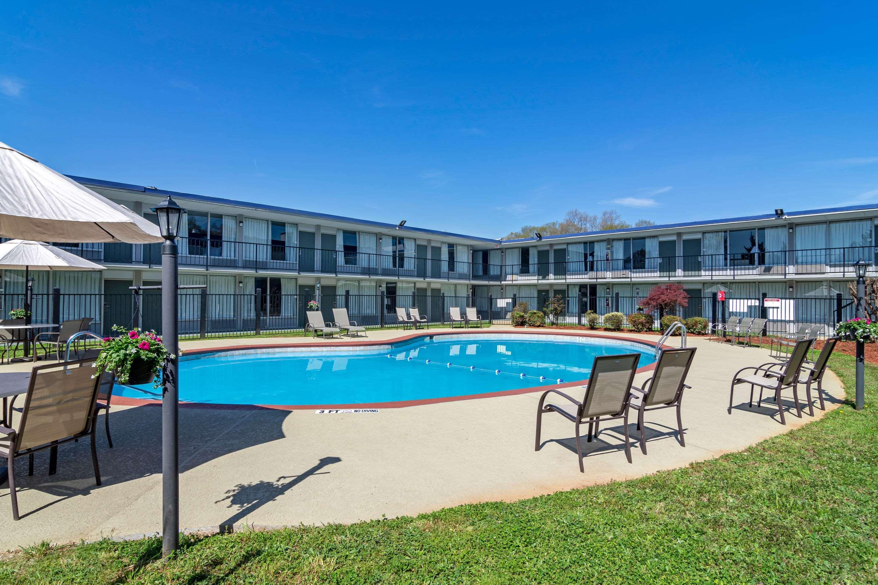 Quality Inn & Suites Cartersville Exterior photo